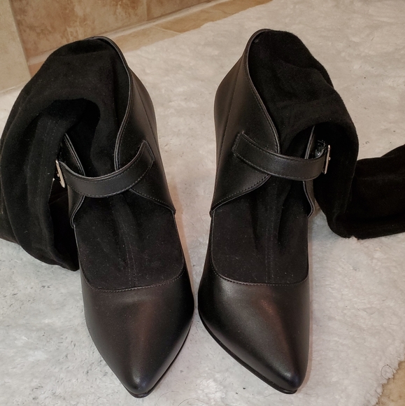 Boots - Picture 3 of 4